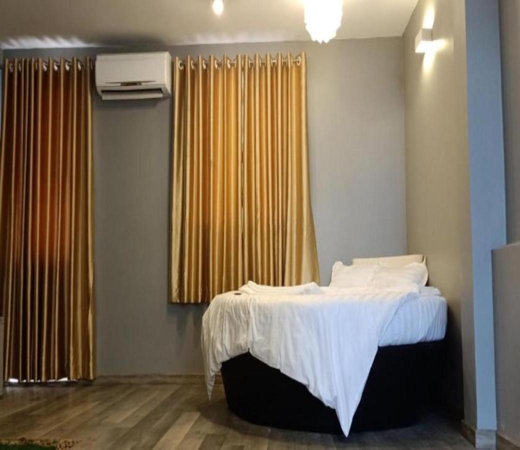 Oyo 705 Lucy House Khách sạn TP. Hồ Chí Minh