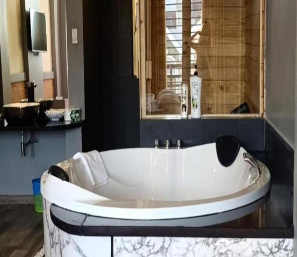 Oyo 705 Lucy House Khách sạn TP. Hồ Chí Minh